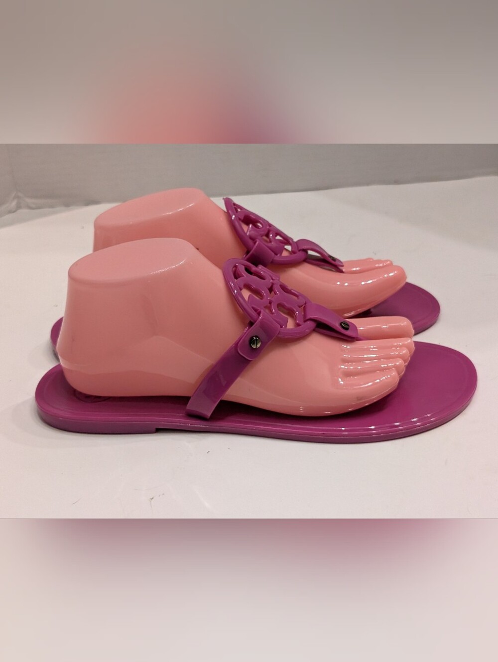 Tory Burch Women's 11 Miller Jelly Thong Sandals Purple Logo - Picture 2 of 8